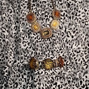 EL necklace and a bracelet.